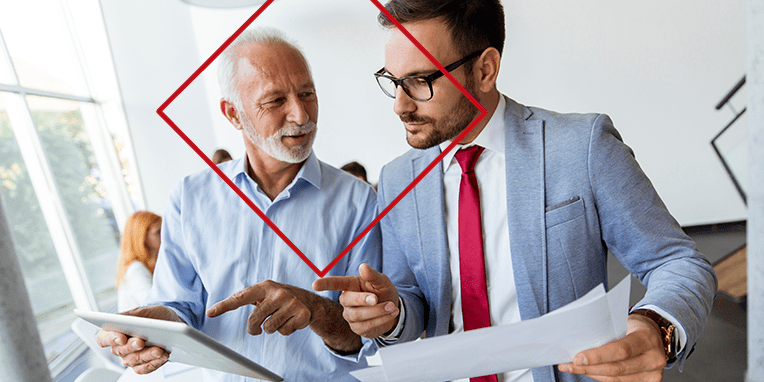 Projet de reforme des retraites Deux salariés abordent le projet de réforme des retraites