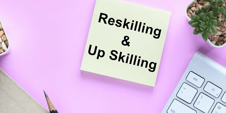 Former-pour-rester-competitif-les-cles-du-reskilling-et-de-l-upskilling Renforcer la Compétitivité par la Formation : Reskilling et Upskilling
